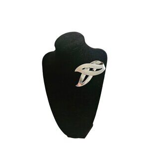 Sarah Coventry Satin Flame Silver Tone Brooch With Textured Design & Polished 3"